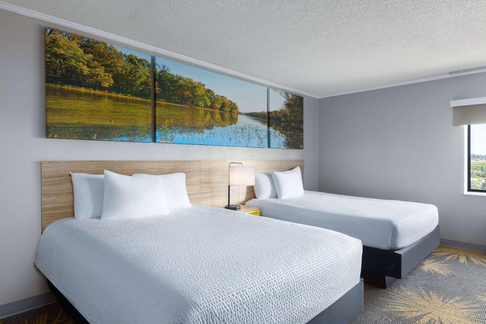 Days & By Wyndham Kansas - Chiefs Arrowhead Stadium Hotel Kansas City