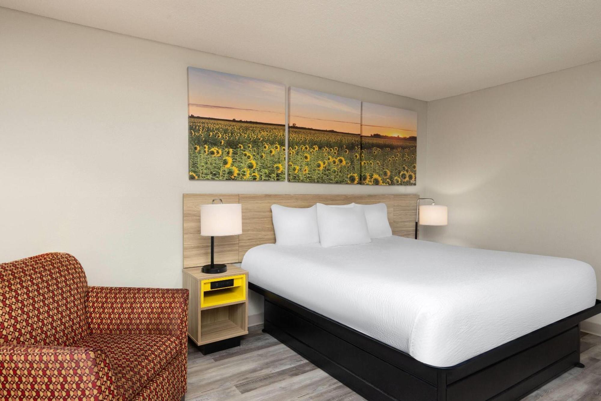 Days & By Wyndham Kansas - Chiefs Arrowhead Stadium 2*